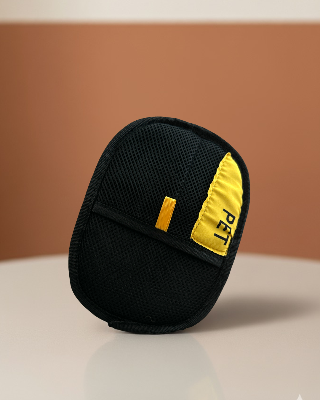 Gant noir Cocoon Pets pour enlever les poils de chat et de chien sur vêtements, canapé, tapis, voiture