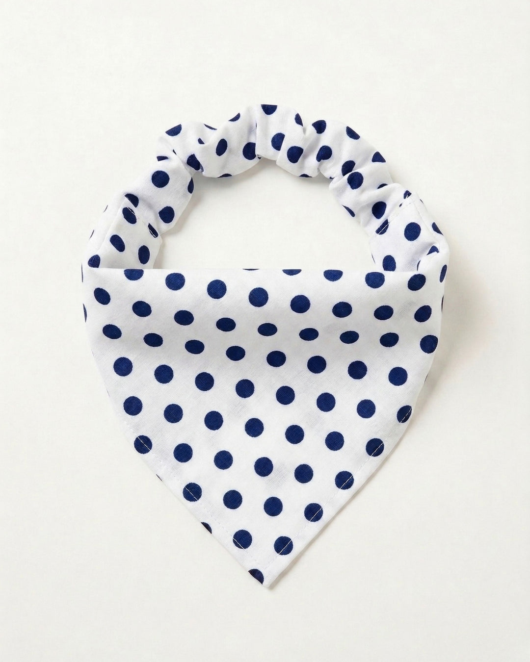 Bandana Céleste blanc à pois bleu marine fait main pour petit chien et chat - Cocoon Pets accessoires matchy
