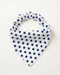 Bandana chien chat blanc à pois bleu marine avec bandeau assorti, fait main photo packshot
